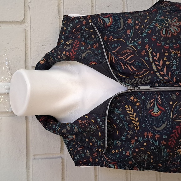 Christopher & Banks Navy Blue & Multicolor Paisley Vest. Size Medium. NWOT - Picture 4 of 10